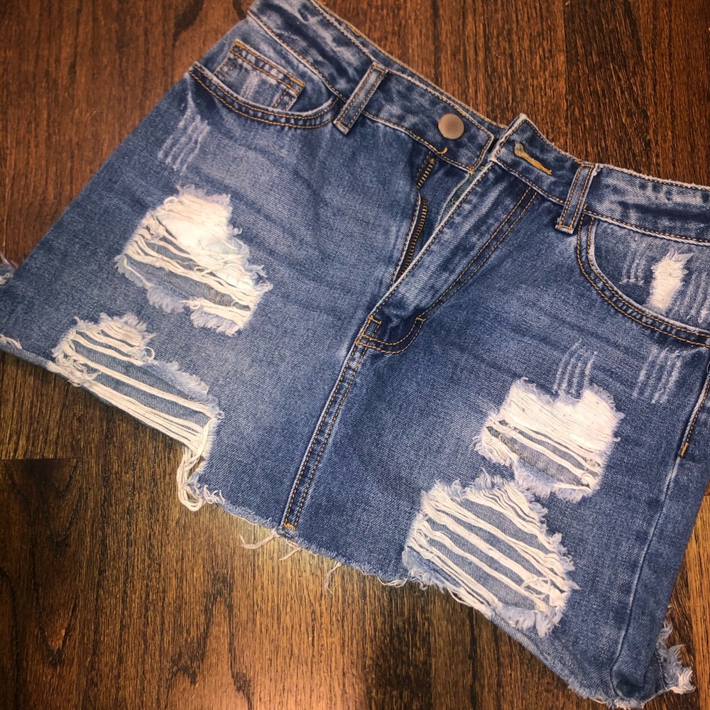 Super cute ripped denim skirt